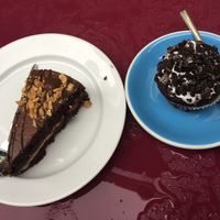 Peanutbutter later cake and oreo cream muffin at Cloud Cakes - Mandar in Paris