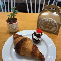 croissant, mini cupcake at Cloud Cakes - Mandar in Paris