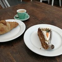 Croissant and carrot cake at Cloud Cakes - Mandar in Paris