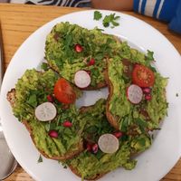 Avocado on toast at Cloud Cakes - Mandar in Paris