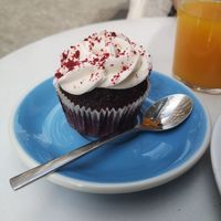Red velvet cupcake at Cloud Cakes - Mandar in Paris