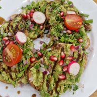 Avocado toast at Cloud Cakes - Mandar in Paris