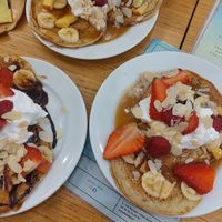 Pancakes with fruit at Cloud Cakes - Mandar in Paris