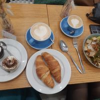 Croissants, bowl, cupcakes and drinks at Cloud Cakes - Mandar in Paris
