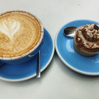 Chai latte and tiramisu cupcake, amazing at Cloud Cakes - Mandar in Paris