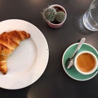 Croissant and coffee at Cloud Cakes - Mandar in Paris