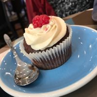 chocolate cupcake at Cloud Cakes - Mandar in Paris