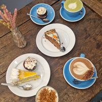 Les gâteaux sont excellents ! Et gros coup de coeur pour la boisson Steamer au speculoos et lait de soja. at Cloud Cakes - Mandar in Paris