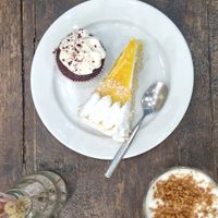 Le gâteau à la passion était très très bon et crémeux ! at Cloud Cakes - Mandar in Paris