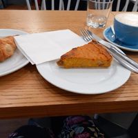 Croissant, quiche and chai latte at Cloud Cakes - Mandar in Paris