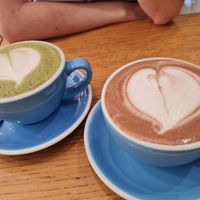 matcha latte and hot chocolate at Cloud Cakes - Mandar in Paris