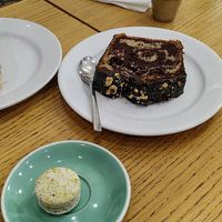 Macaron, marbré et sponge cake at Cloud Cakes - Mandar in Paris