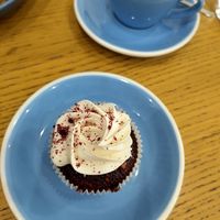 Red velvet cupcake at Cloud Cakes - Mandar in Paris