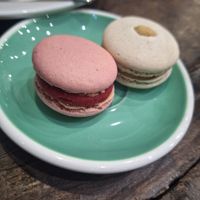 Framboise et cacahuète praliné at Cloud Cakes - Mandar in Paris