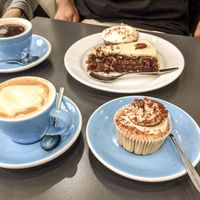 Tiramisu Cupcake, Carrot Cake, Red Velvet Cupcake at Cloud Cakes - Mandar in Paris