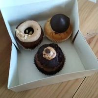 3 cupcakes vegan de chez Cloud Cakes at Cloud Cakes - Mandar in Paris