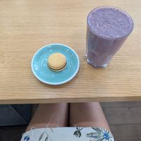 Acai smoothie €7 and passion/chocolate macarons €2.5 at Cloud Cakes - Mandar in Paris