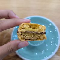 Passion/chocolate macaron €2.5 at Cloud Cakes - Mandar in Paris