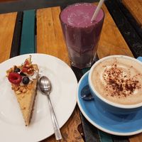 Cheesecake, hot chocolate and smoothie at Cloud Cakes - Mandar in Paris