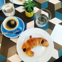 vegan croissant and americano at Cloud Cakes - Mandar in Paris