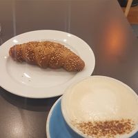 Chai latte and croissant at Cloud Cakes - Mandar in Paris
