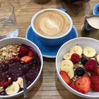 Açaí bowl, latte and granola bowl. at Cloud Cakes - Mandar in Paris