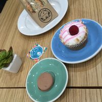 Sooo many good options!  at Cloud Cakes - Mandar in Paris