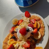 Matcha latte and delicious vegan pancakes at Cloud Cakes - Mandar in Paris