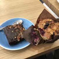 Brownie and muffin at Cloud Cakes - Mandar in Paris