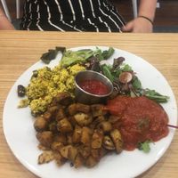 Brunch- scrambled tofu and potatoes at Cloud Cakes - Mandar in Paris