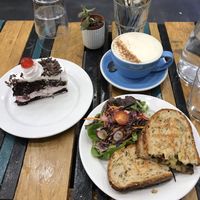 vegan toast, cake and chai latte at Cloud Cakes - Mandar in Paris