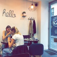 Super cozy and with lovely decor at Cloud Cakes - Mandar in Paris