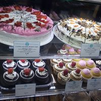 Many options at Cloud Cakes - Mandar in Paris