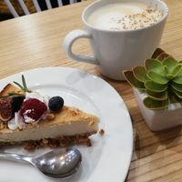 Cheesecake+pumpkin latte at Cloud Cakes - Mandar in Paris