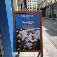 Outside, calm street at Cloud Cakes - Mandar in Paris