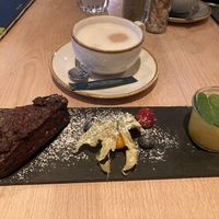 Schoko Brownie mit Obst   at Peter&Silie in Ingelheim