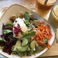 Vegan falafel bowl with Mango Chia Booster and ACE (orange, carrot and apple) juice at Dean & David in Aachen