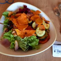veggie buddha bowl 9,95€ (veganised by swapping dressings) at Dean & David in Aachen