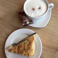 Vegan granola-apple cake with vegan cappuccino at Dean & David in Aachen