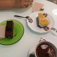 Tartas variadas y bebidas at Sweet Paradise in Tenerife