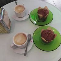Orange and hazelnut muffins with café con leche de arróz y avellanas at Sweet Paradise in Tenerife