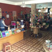 More stuff, and nice people, too at Kaia Sharanam in Urubamba