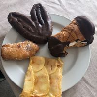 Surtido de pasteles  at Panaderia Los Manchegos in Valencia