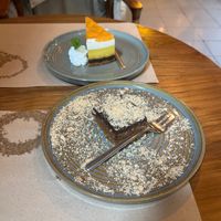 Mango cheesecake and snickers bar  at Happy Banana in 