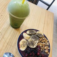 Smoothie bowl and green juice at La Huerta de Almeria - La Latina in Madrid