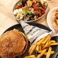 Vegan Burger mit Pommes at Beim Olivenbauer in Fuessen