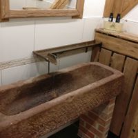 Sehr originelles Waschbecken auf der Männer Toilette ;) at Beim Olivenbauer in Fuessen