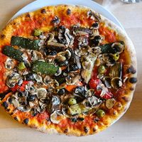 Vegetarian pizza without cheese,  vegan at Beim Olivenbauer in Fuessen