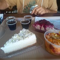 Sobremesas: cheesecake, torta de limão e salada de fruta at Reino Vegetal in Rio De Janeiro