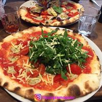 Italia V & Veggie V  at Slice Pizza in Lausanne